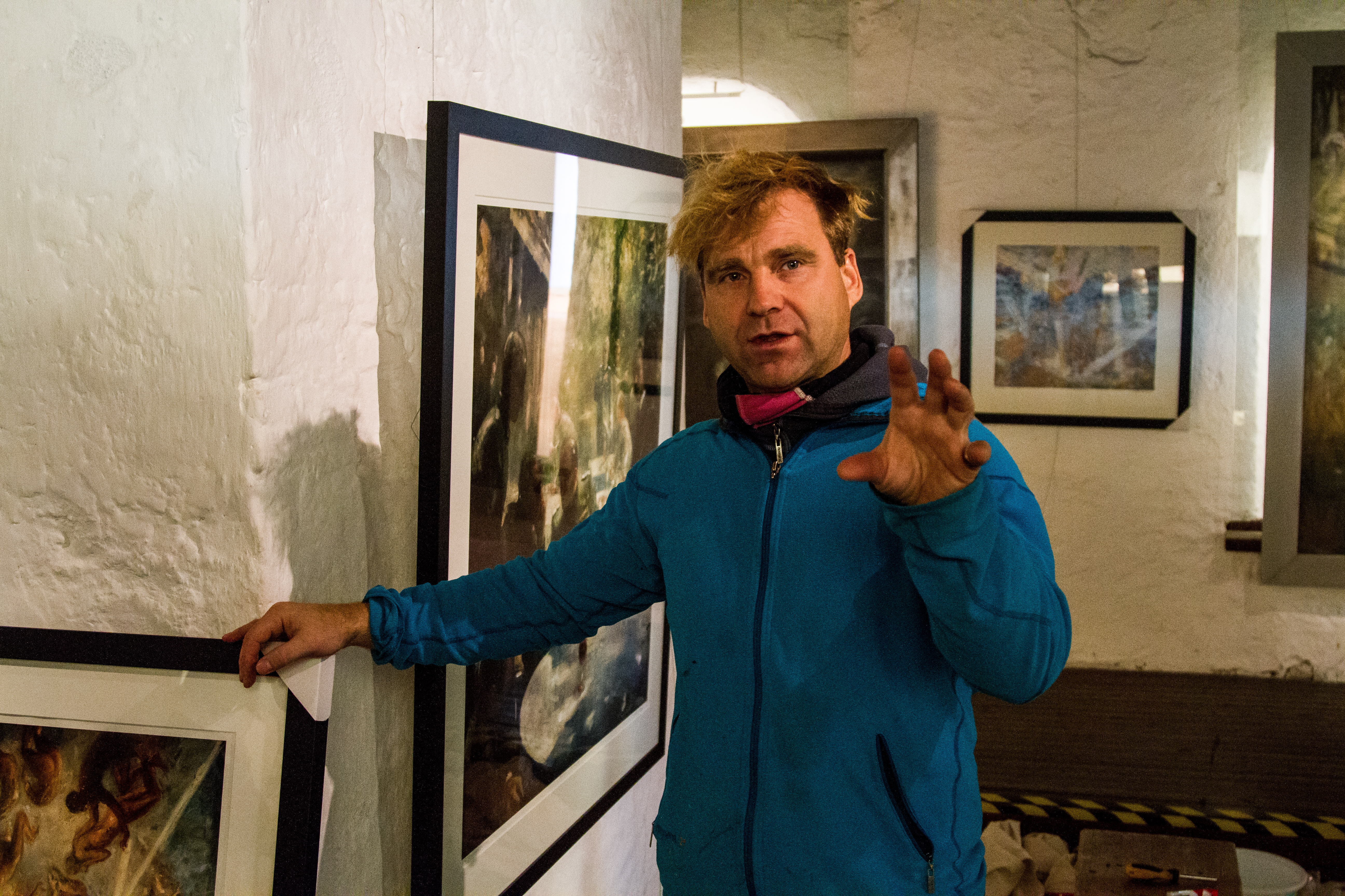Vebjørn Sand, showing off a painting.